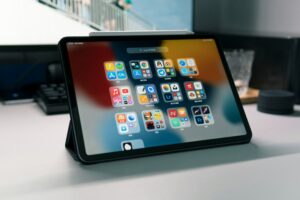 タブレット用アプリ開発で業務効率化を実現！開発成功の流れとポイントを解説